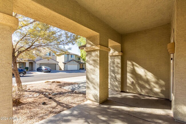 Foto del edificio - 9426 W Palm Ln