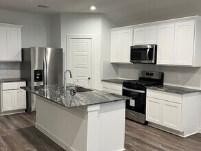 Building Photo - 1006 Perezia Ct