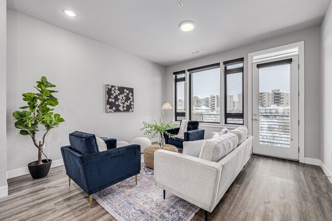 Foto del edificio - 6618 E Lowry Blvd