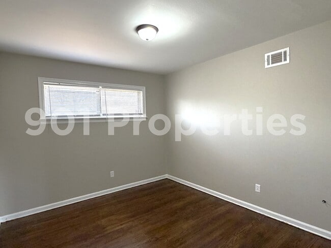 Building Photo - 1831 Myrna Ln