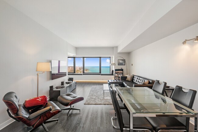 Building Photo - 175 E Delaware Pl