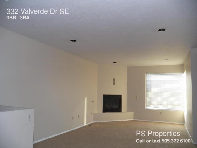 Building Photo - 332 Valverde Dr SE