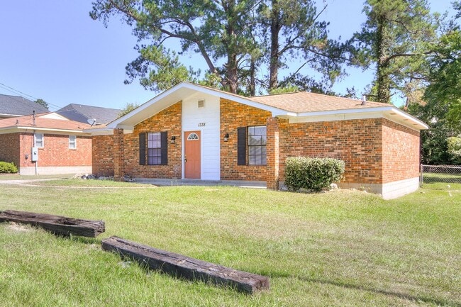 Building Photo - Excellent Newly Renovated Home!