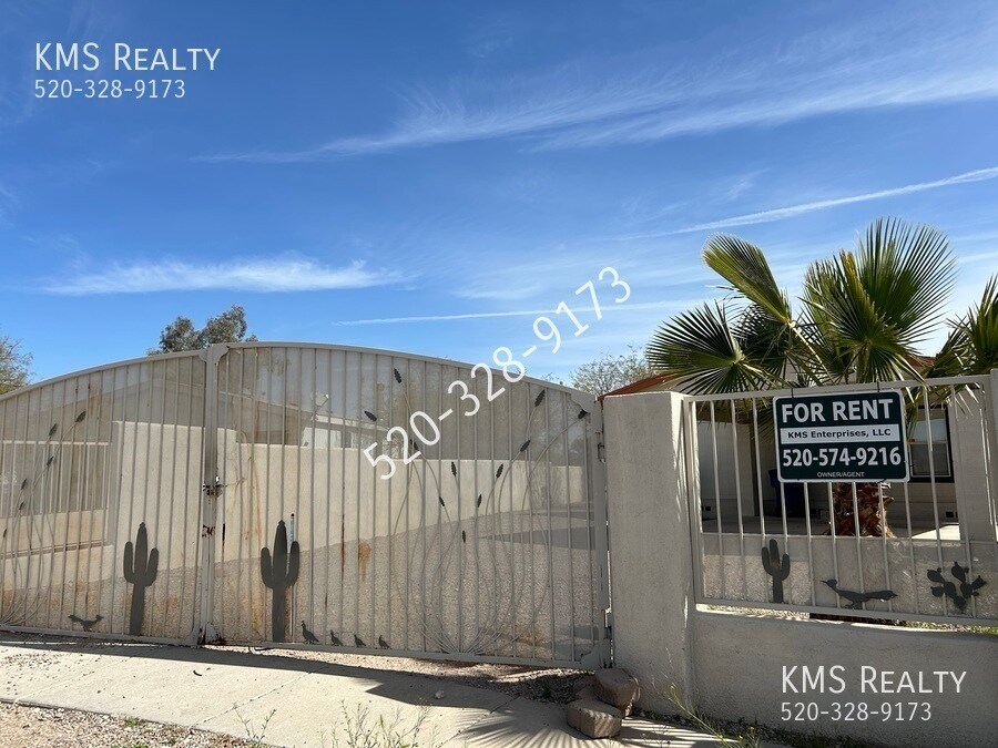 Primary Photo - 3 Beds / 2 Bath - OWNER / AGENT