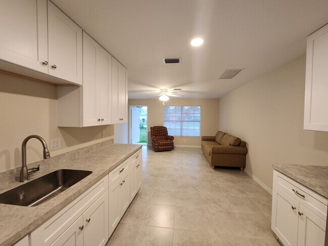 Foto del edificio - Cozy Duplex in the Beautiful Buckingham Area