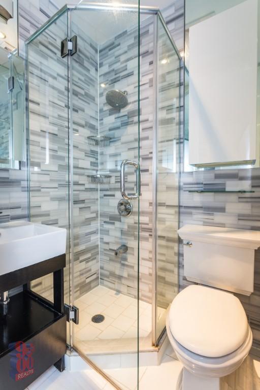 Foto del edificio - 199 E 3rd St