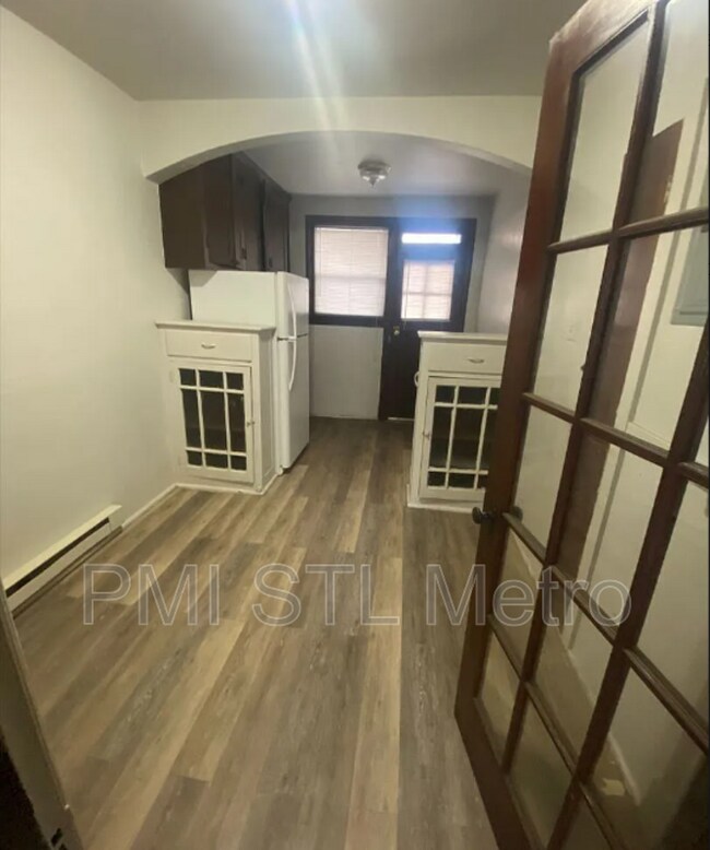 Building Photo - 3839 S Spring Ave