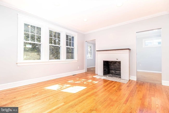 Building Photo - 402 Forest View Rd