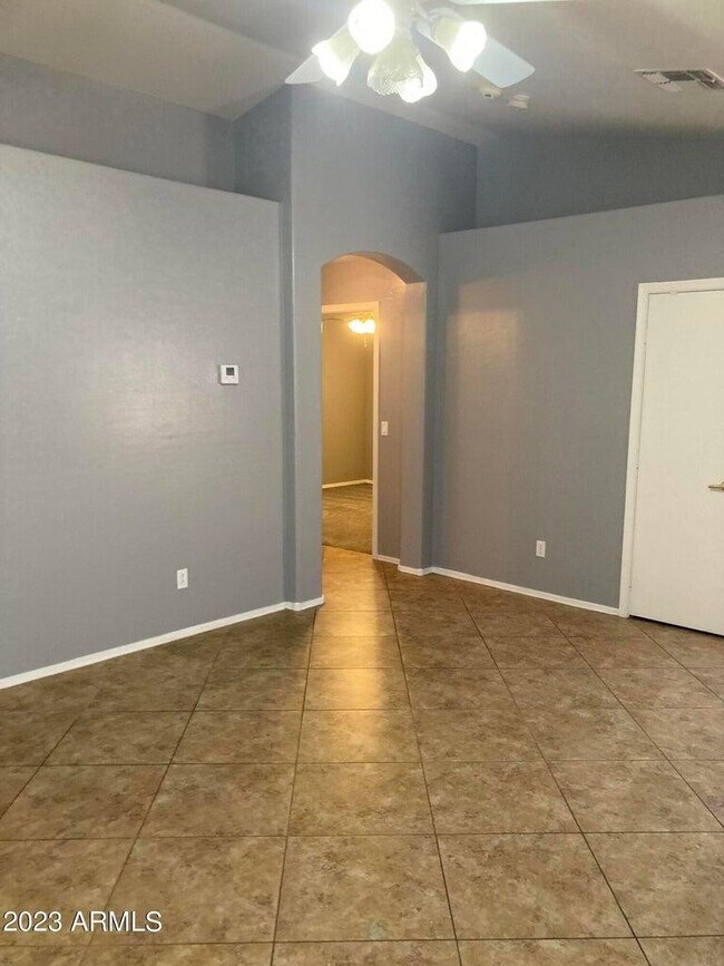 Foto del edificio - 16645 N 19th St