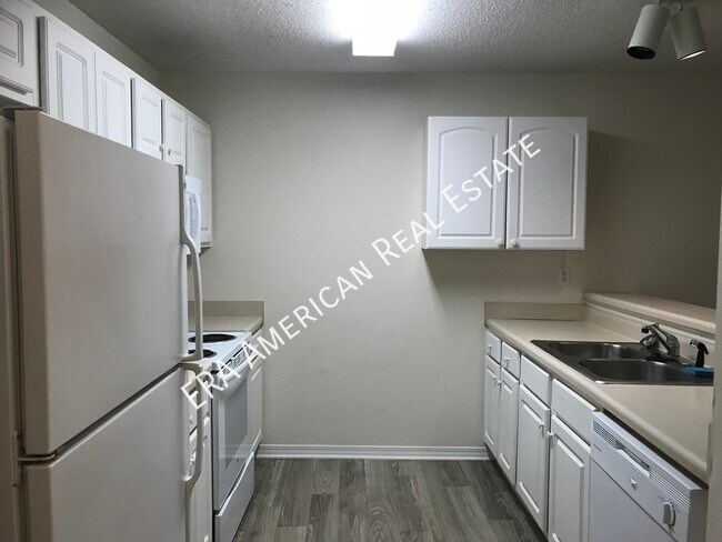 Foto del edificio - 496 Keystone Rd