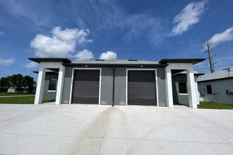 Building Photo - 4214 Santa Barbara Blvd