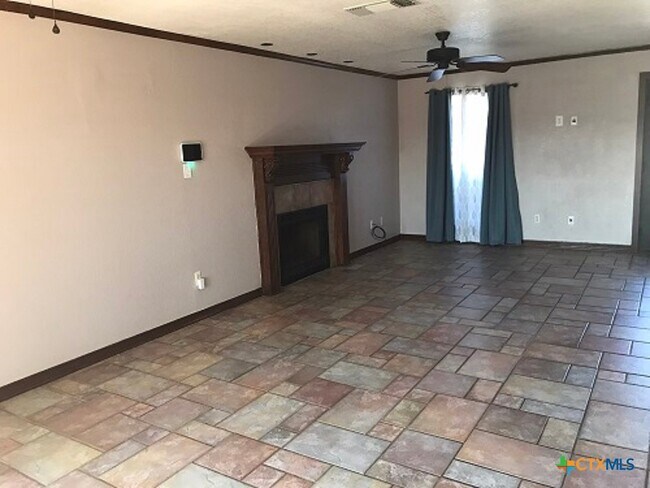 Foto del edificio - 419 Tomahawk Dr