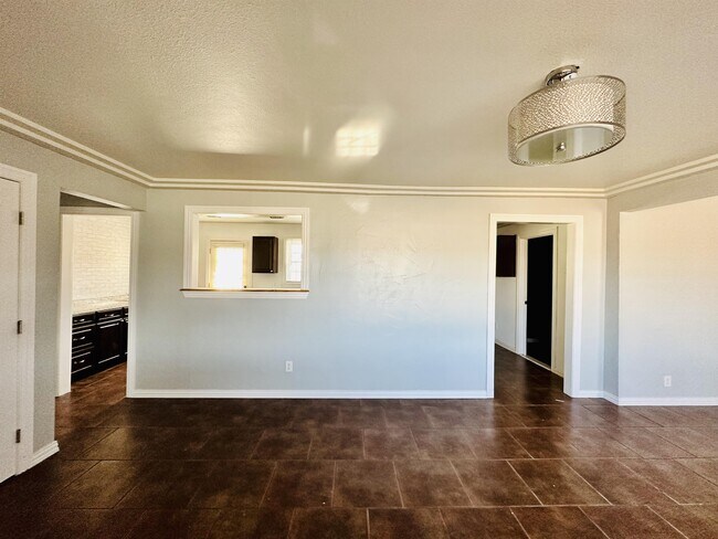 Building Photo - 4321 Harlowe Dr