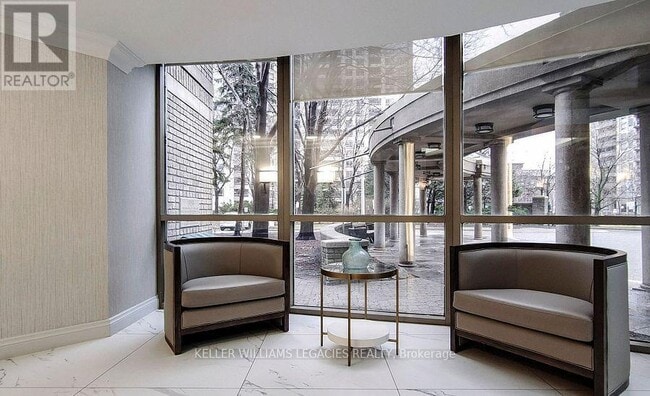 Photo du bâtiment - 45 Kingsbridge Garden Cir