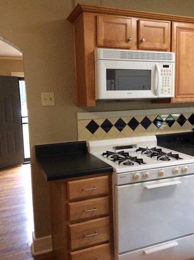 Building Photo - 45-47 Humes