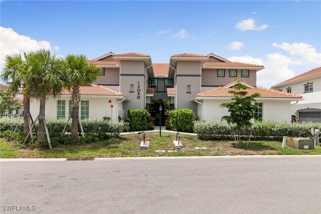 Building Photo - 12050 Santaluz Dr