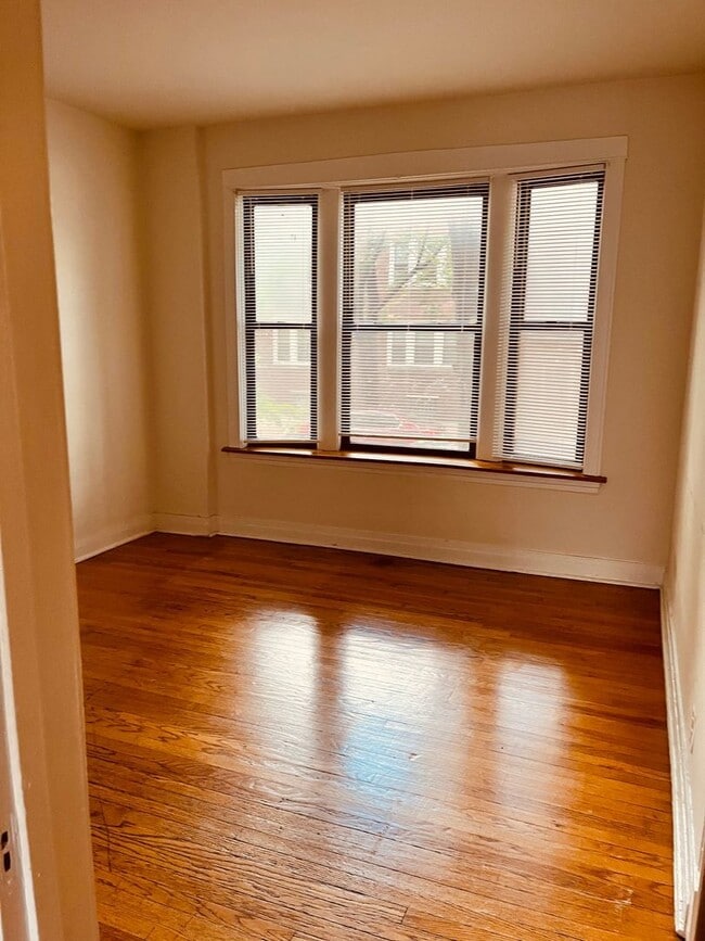 Building Photo - 4309 N Hoyne Ave