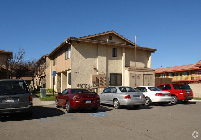 Building Photo - 285 Sycamore Rd