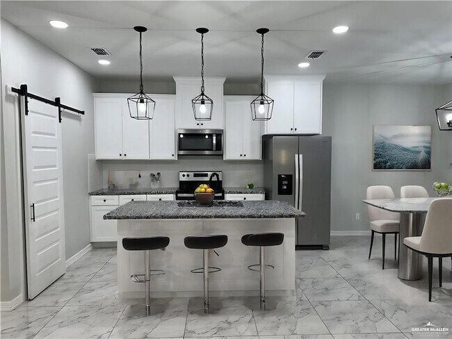 Foto del edificio - 5504 N Crown Point