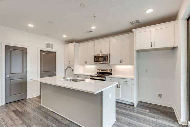 Building Photo - 513 Burton Dr