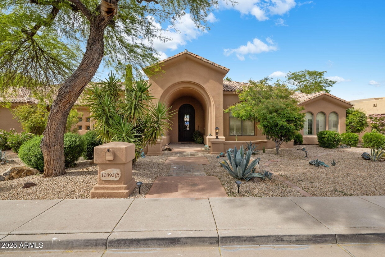 Primary Photo - 10892 E Gold Dust Ave