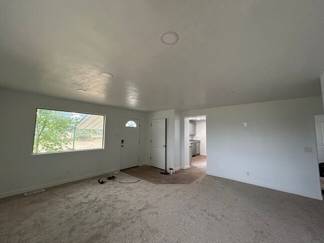 Building Photo - 14 E 9800 S