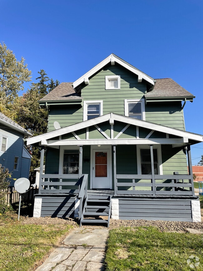 Downtown Elyria Pet Friendly Apartments for Rent Elyria, OH 3