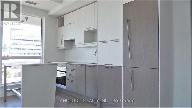 Building Photo - 199 Richmond St W