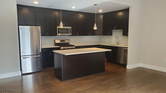 Building Photo - 59 Willet St