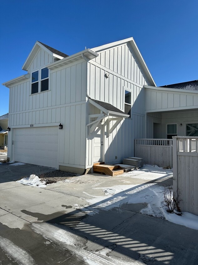 Primary Photo - 6176 W Moon Valley Dr