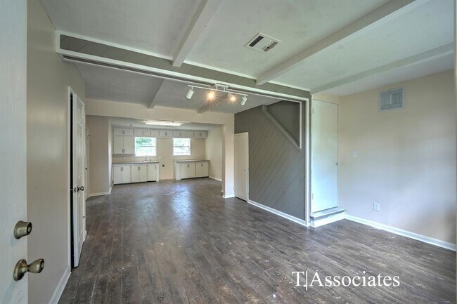 Building Photo - 1913 Oregon St