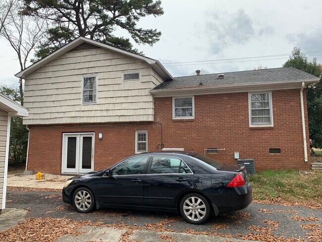 Building Photo - 7116 Idlewild Rd