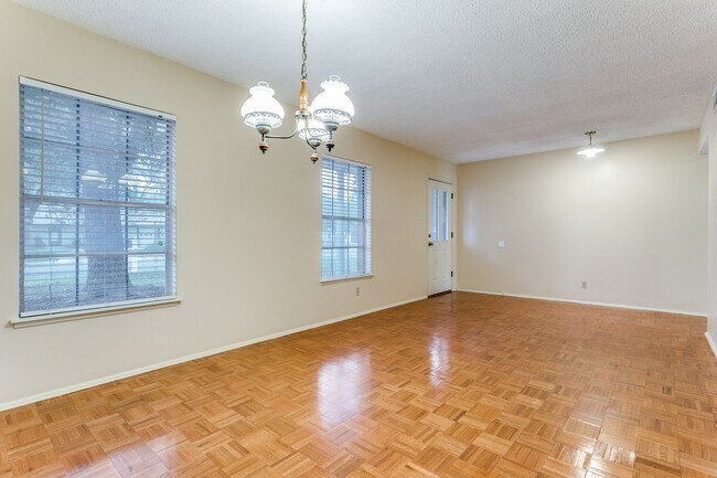 Building Photo - CHARMING 4-BEDROOM HOME IN OAK GROVE ESTATES