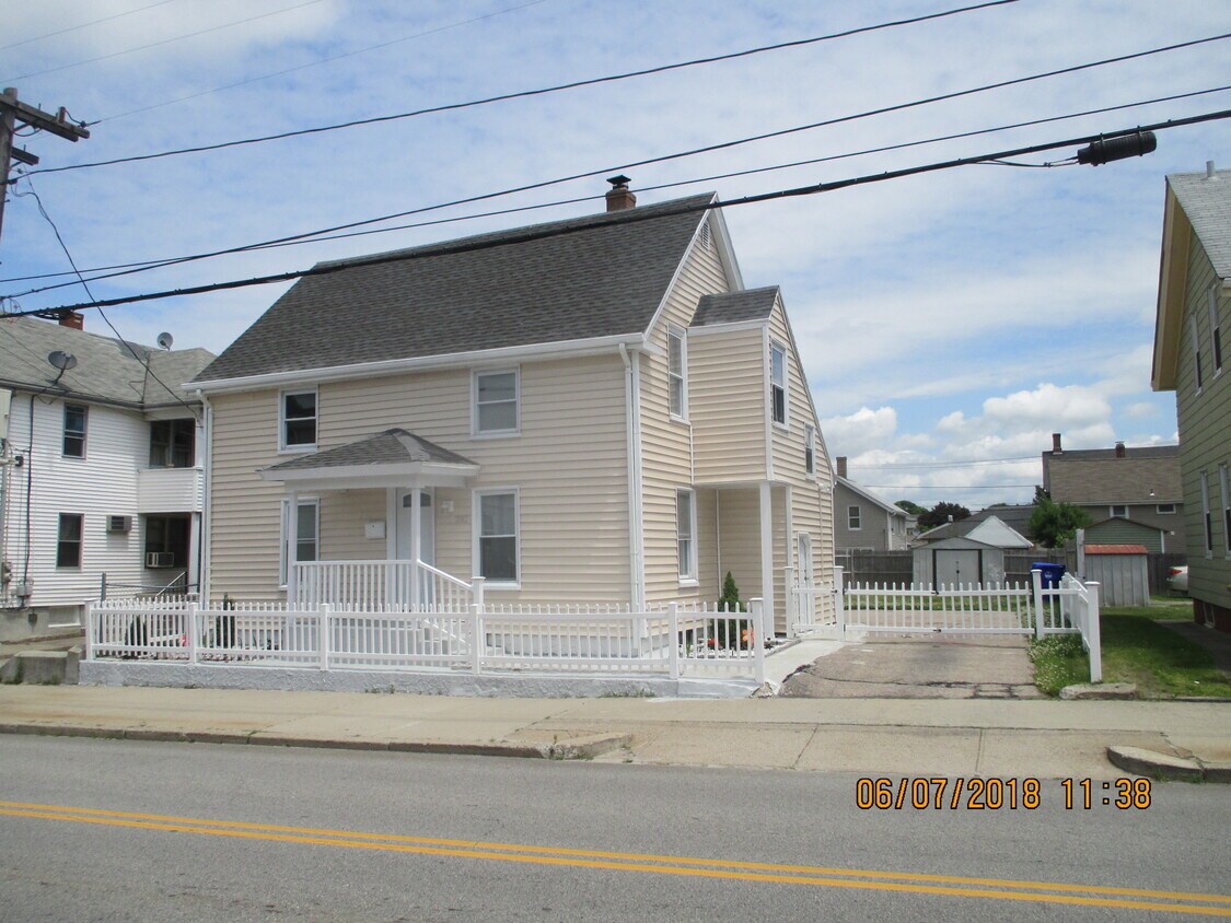 281 Illinois St Unit 2nd, Central Falls, RI 02863 Apartments in
