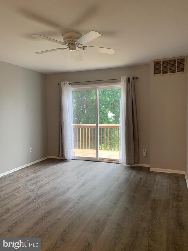 Building Photo - 413 Dove Ct