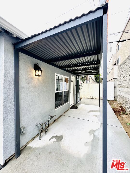 Building Photo - 1025 Justin Ave