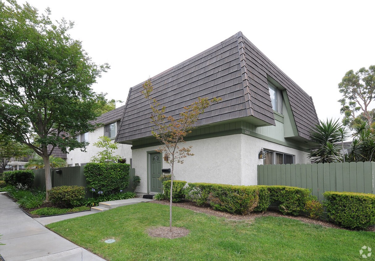 Primary Photo - Tobolski Apartments