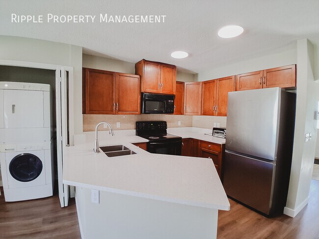 Building Photo - AMAZING 3 BEDS, 2.5 BATHS SINGLE-FAMILY HOME (UPPER) | DEDICATED DEN & TILE GAS FIREPLACE