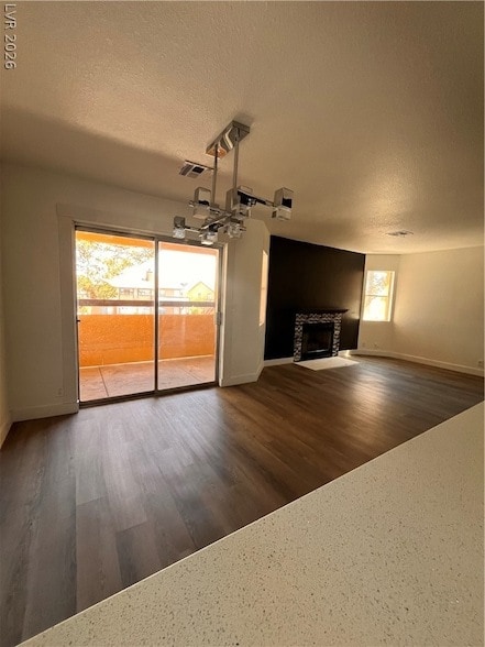 Foto del edificio - 6233 Ilanos Ln