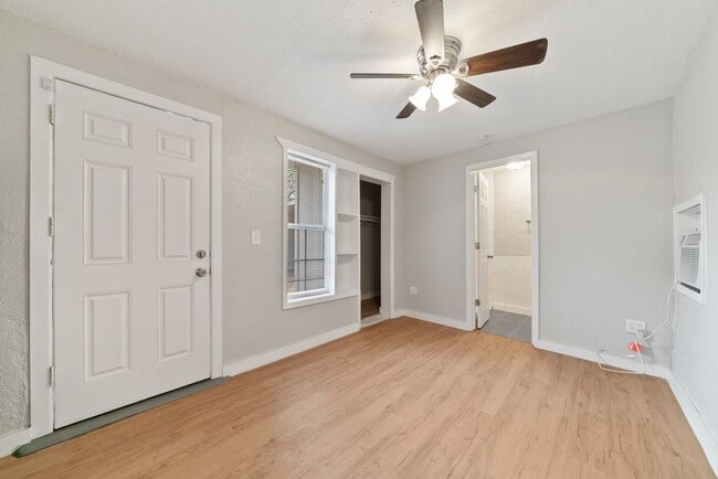 Building Photo - 226 Belmont D San Antonio TX 78202