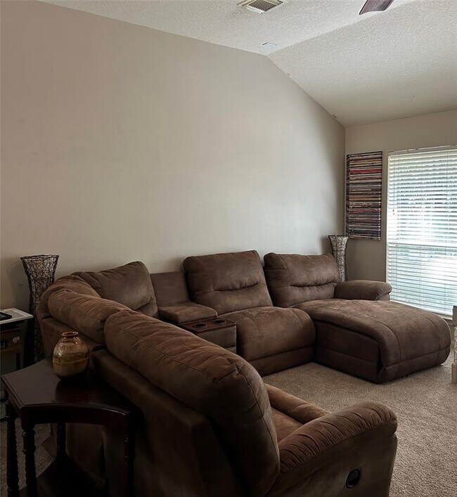 Building Photo - 22 Redbud