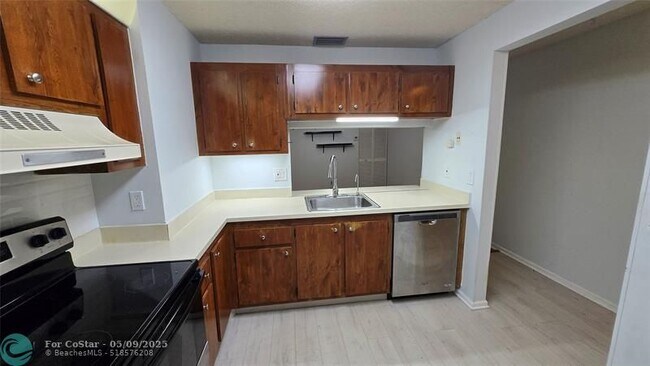 Foto del edificio - 11188 Royal Palm Blvd