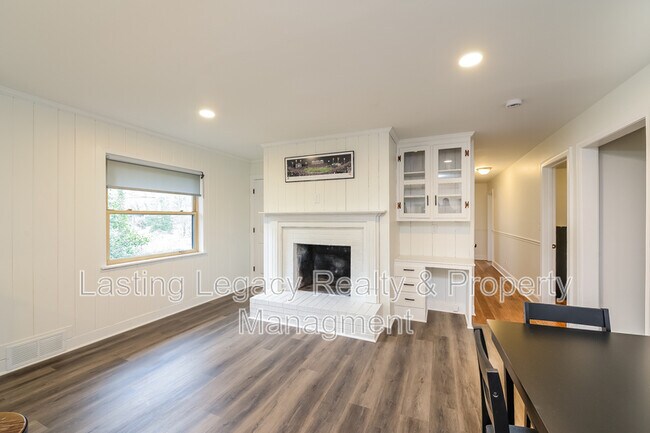 Foto del edificio - 147 Harmon Ave