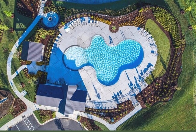 Building Photo - 206 Solaire Aly