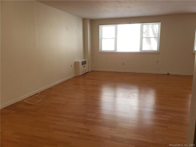 Foto del edificio - 893 Farmington Ave