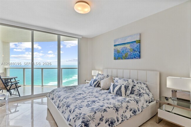 Foto del edificio - 16699 Collins Ave