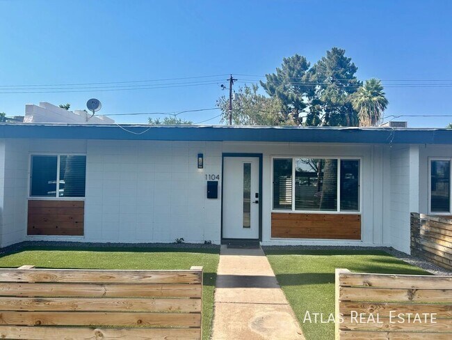 Building Photo - 1104 W Monterosa St