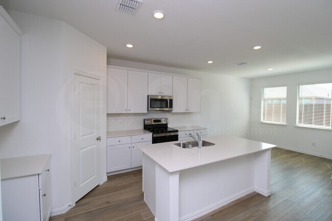 Foto del edificio - 5120 Greywing Dr