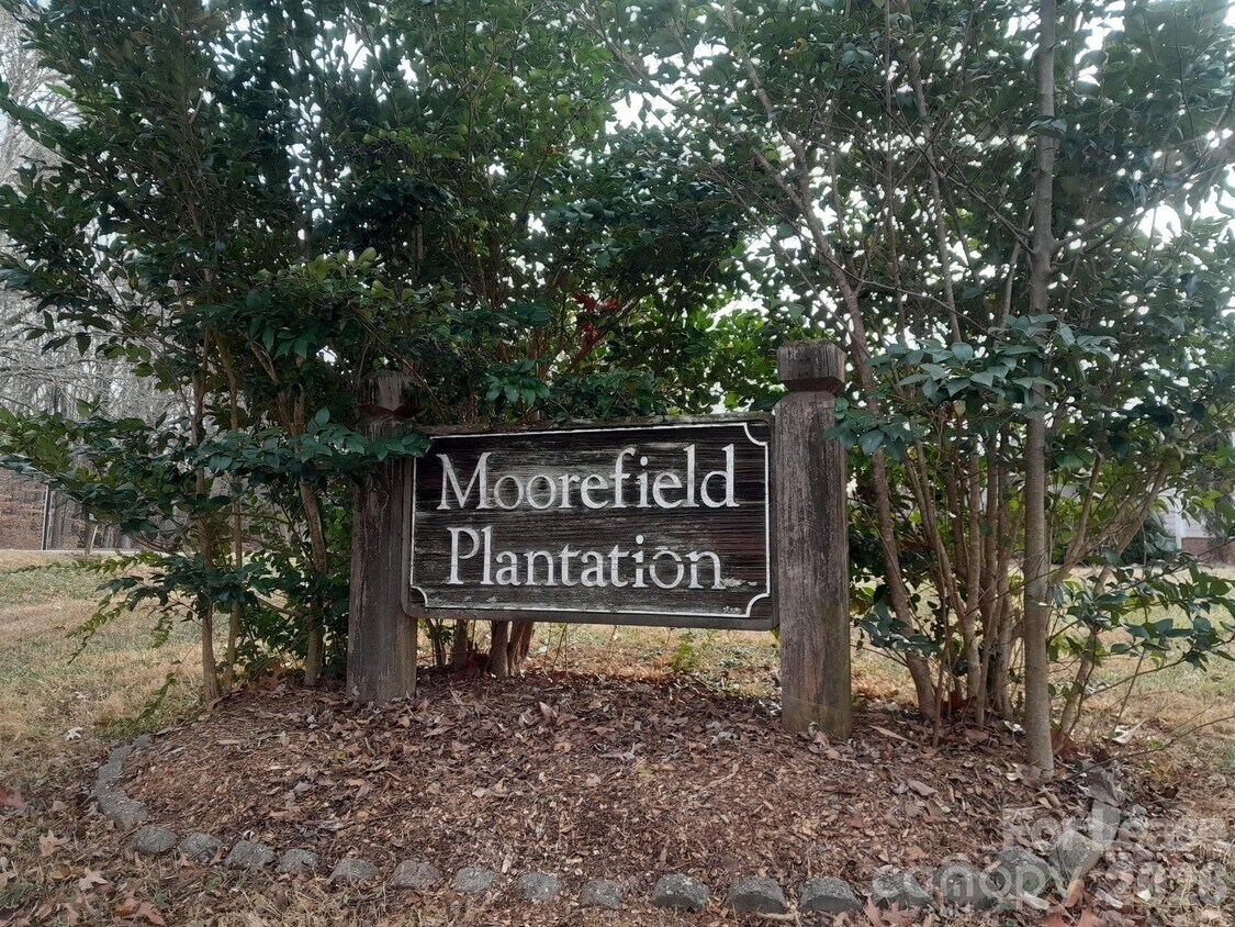 Building Photo - 237 Moorefield Dr