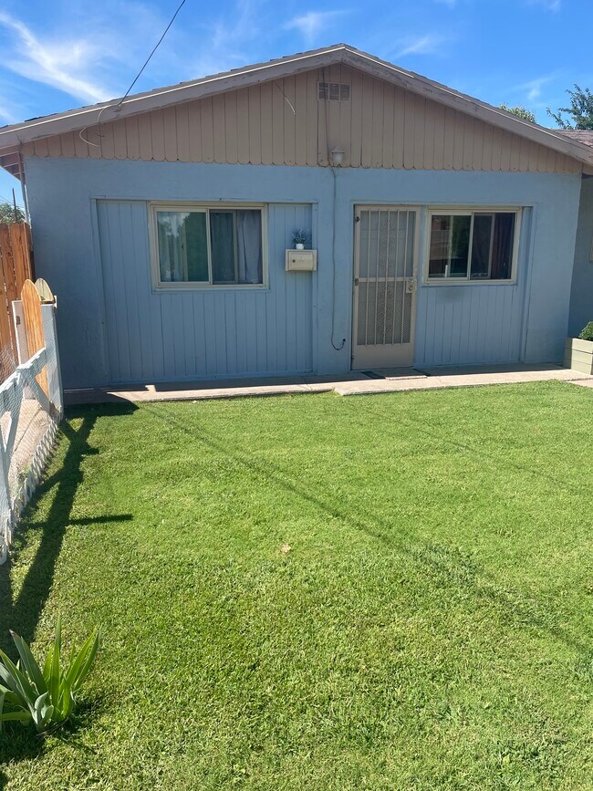 Foto del edificio - 1327 Tapia Blvd SW